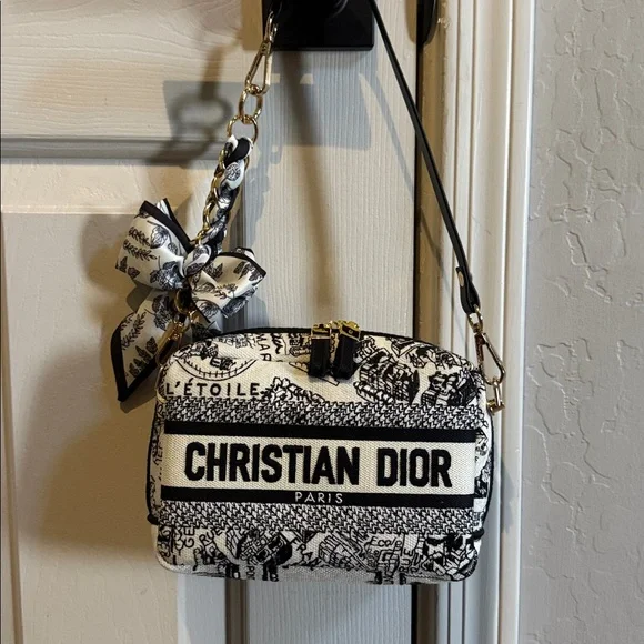 GWP - Dior Embroidered Camera Handbag - 2 Straps - Picture 2 of 9